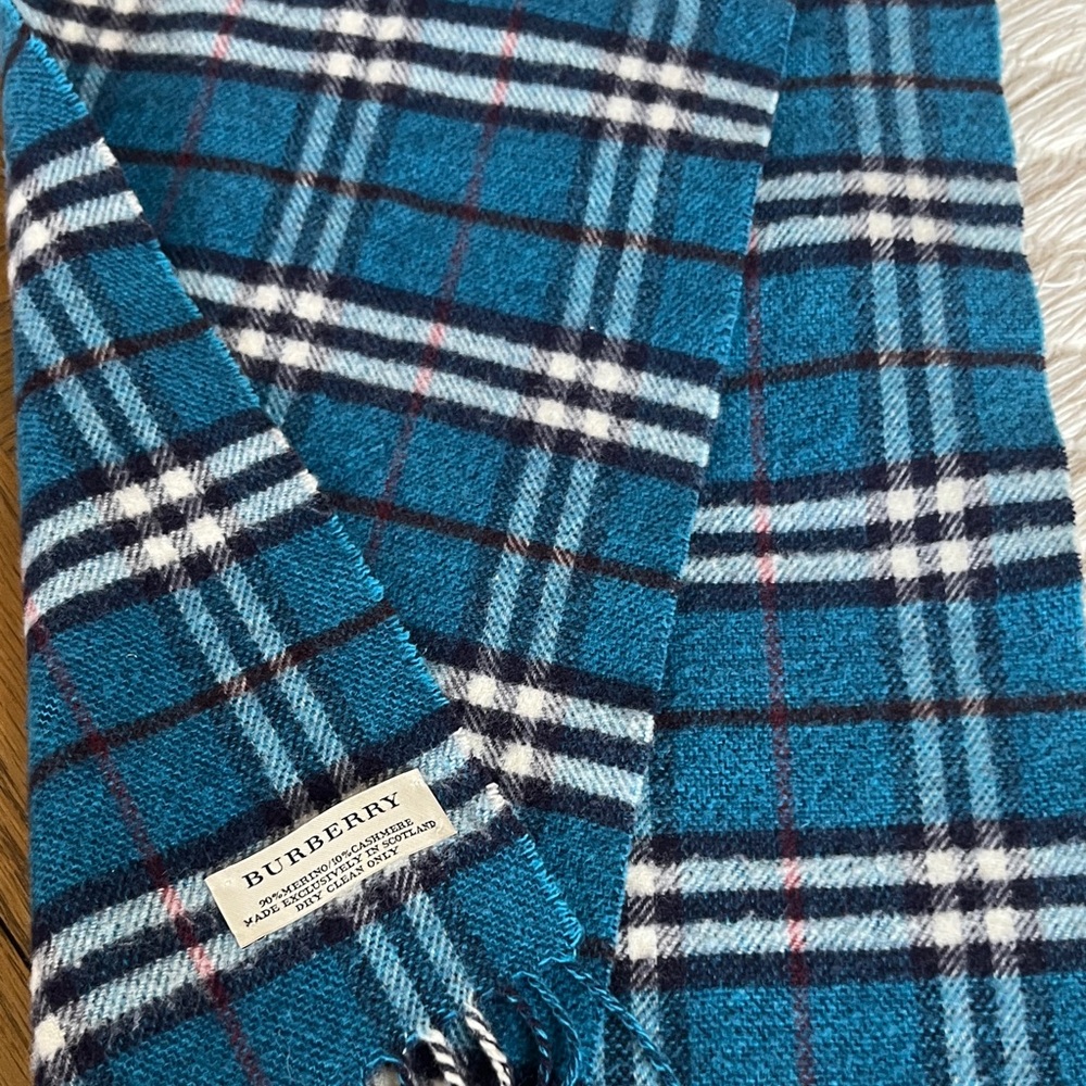 EUC Burberry Teal and Navy Merino Wool and Cashmere Blend Scarf with Fringe - Picture 5 of 8
